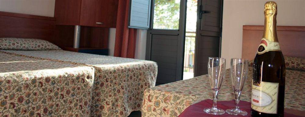 Hotel Frank ลิโดดิเยโซโล ภายนอก รูปภาพ