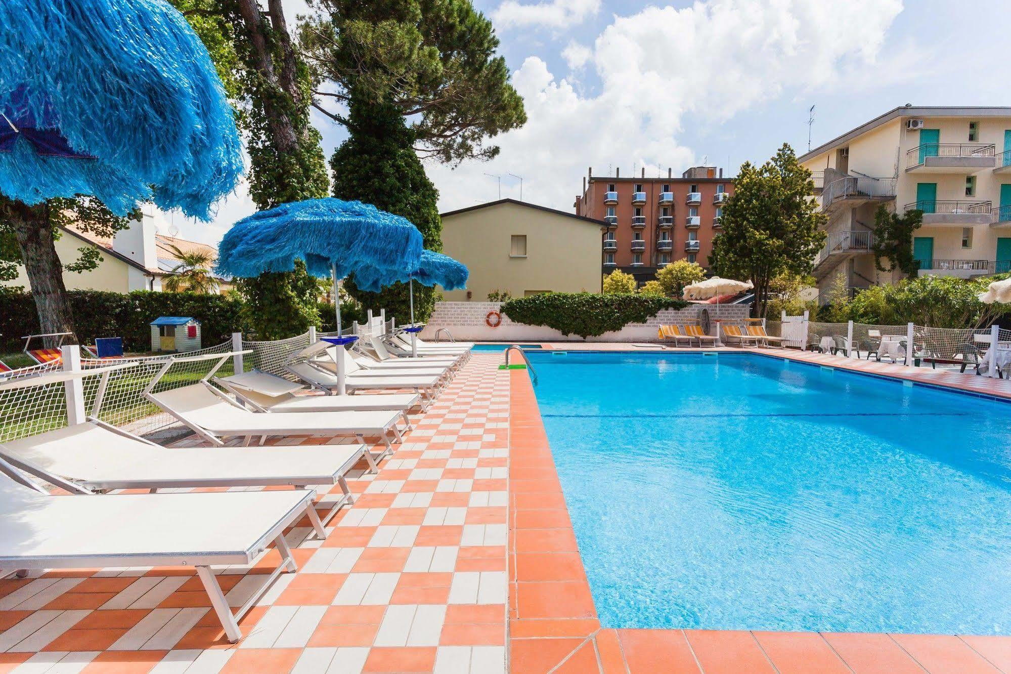 Hotel Frank ลิโดดิเยโซโล ภายนอก รูปภาพ