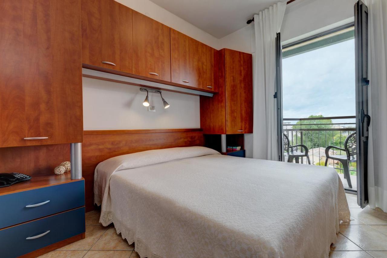 Hotel Frank ลิโดดิเยโซโล ภายนอก รูปภาพ