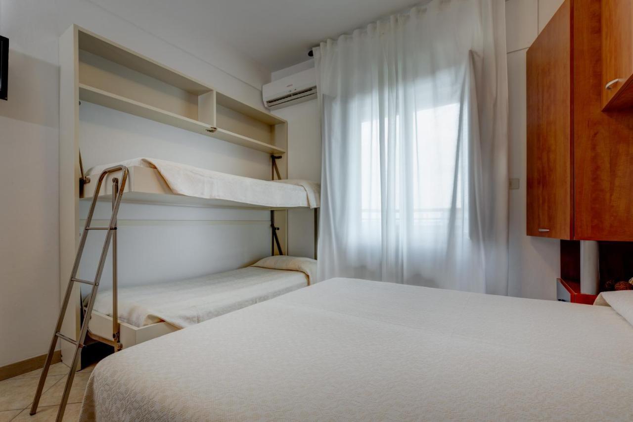 Hotel Frank ลิโดดิเยโซโล ภายนอก รูปภาพ