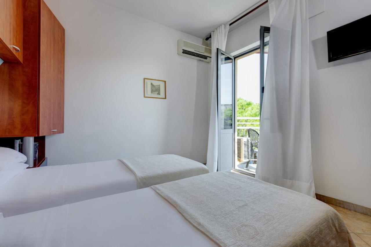 Hotel Frank ลิโดดิเยโซโล ภายนอก รูปภาพ